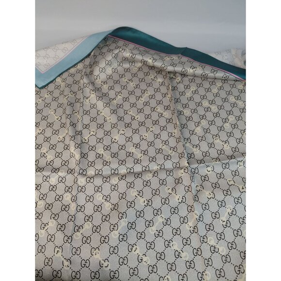 Gucci Women's 100% Silk GG Pattern Scarf With Box And bag. - Picture 6 of 11